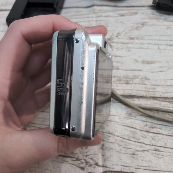 Sony Cyber-shot DSC-W170 Digital Camera Silver 10.1MP + Charger & Case - Picture 7 of 10